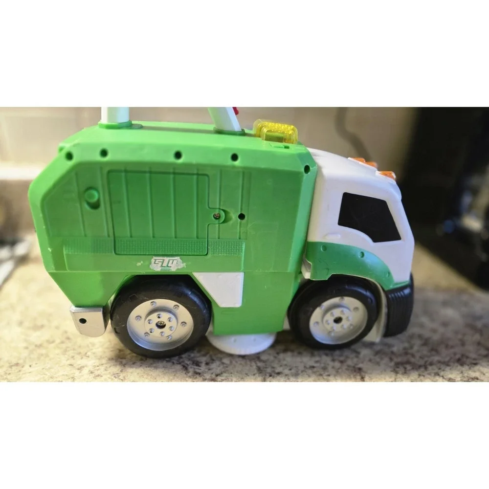 Real Workin' Buddies Mr. Dusty The Super Toy Eating Garbage Truck - Cleans!!!
